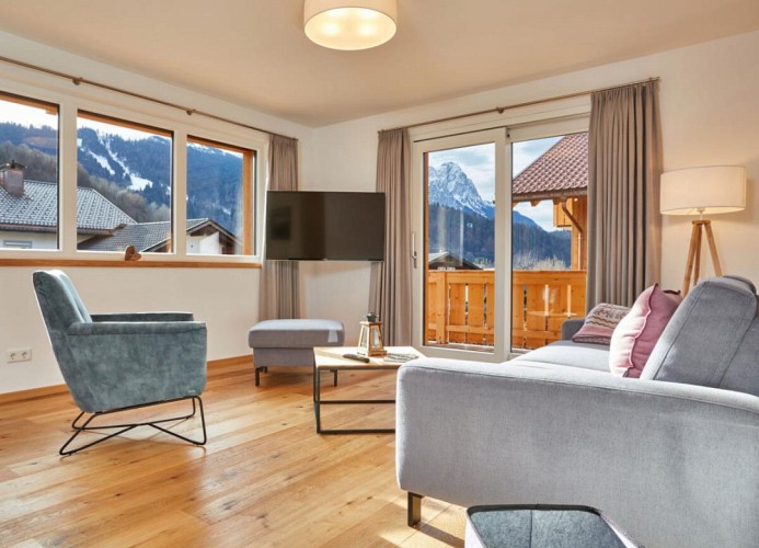 Wohnzimmer mit Bergblick